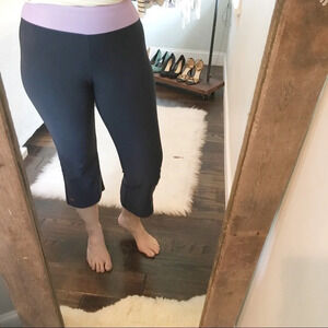 Nike small wide leg Capri gym/yoga leggings